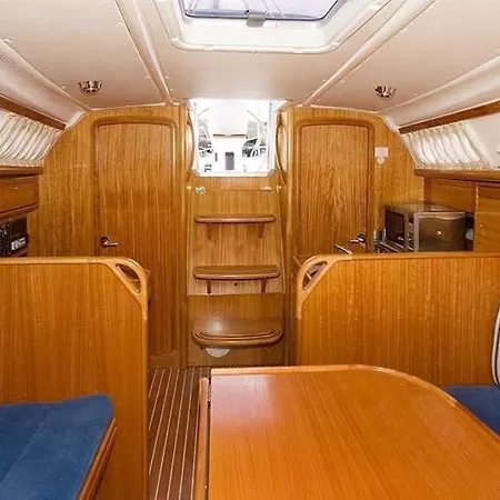Yacht 30 船上ホテル *