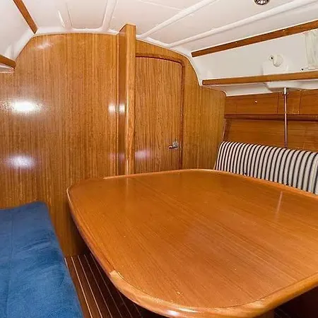 Yacht 30 船上ホテル